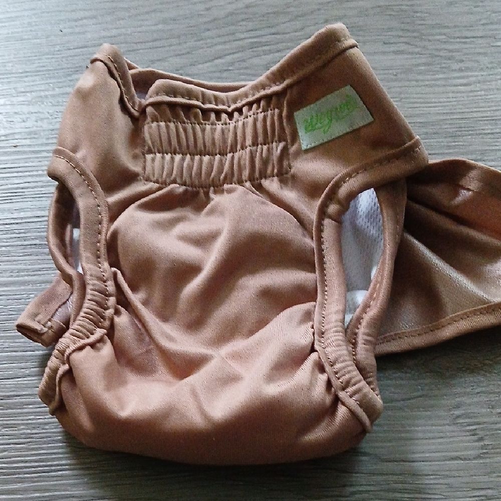 Wegreeco tan reusable female ruffle dog diaper heat bladder issue Sz S NWOT